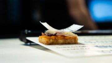 El pintxo está compuesto de "tres actos" y es un homenaje a los productos de nuestra tierra. Crédito: Baserriberri