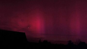 Aurora boreal en Navarra desde Domeño. Crédito: Íñigo Sánchez Urzainqui