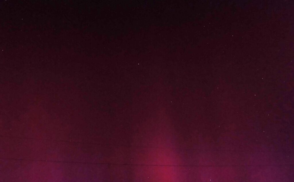 Aurora boreal en Navarra desde Domeño. Crédito: Íñigo Sánchez Urzainqui